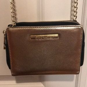 ✨Black & Gold Steve Madden Cross Body Purse✨